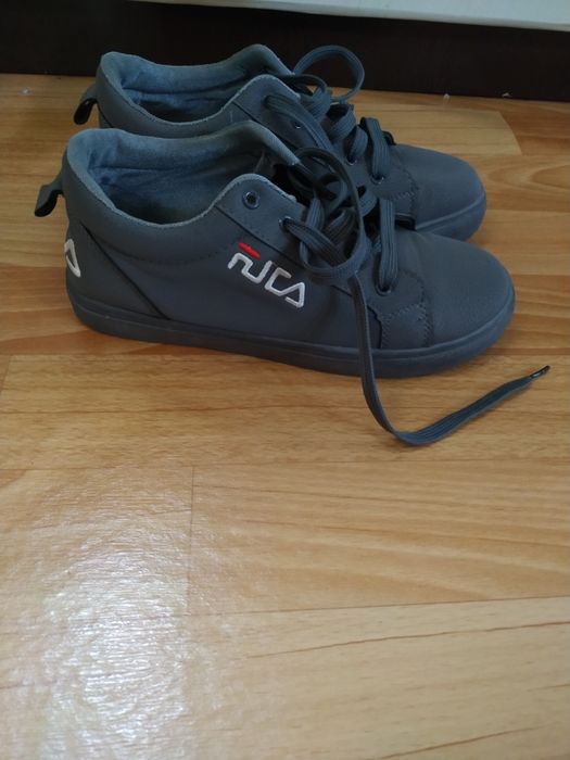 Кроссовки женские  39 размер чистые