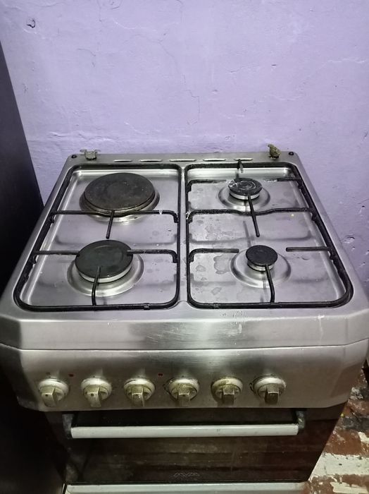 Продам газовую плиту