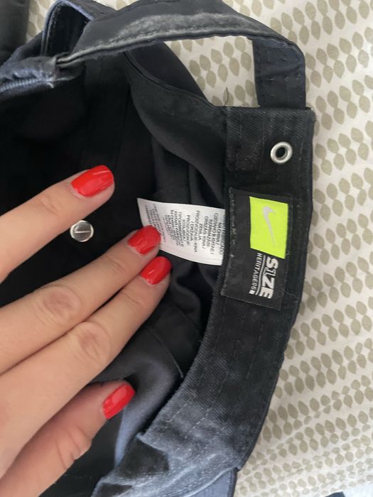 Чанта Calvin Klein DKNY и шапка Nike