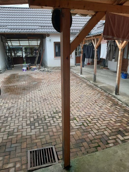 Vând casă la țară