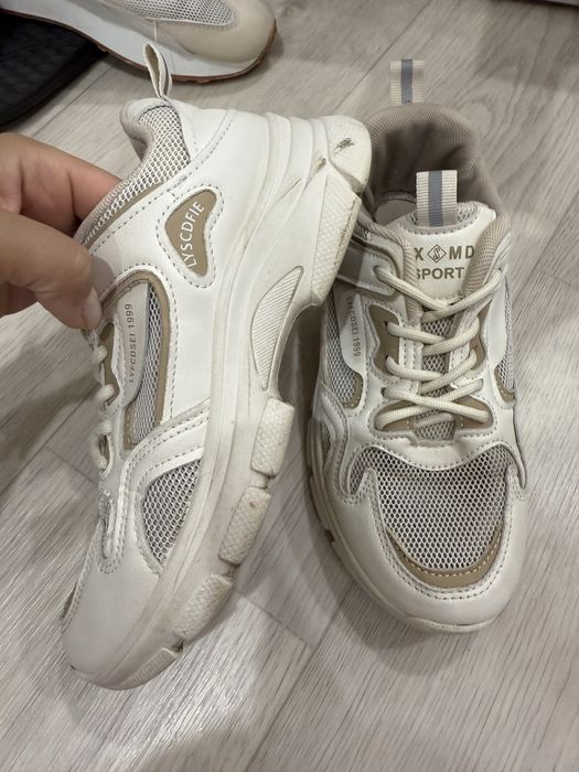 Кроссовки для девочки