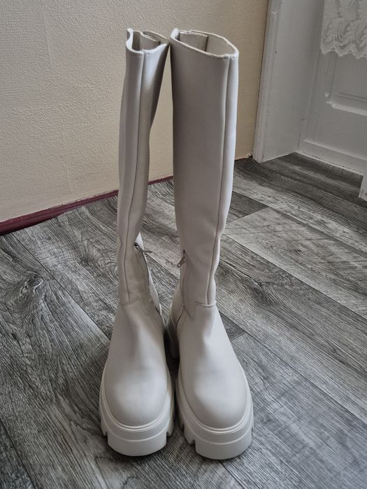 Vand cizme noi lungi