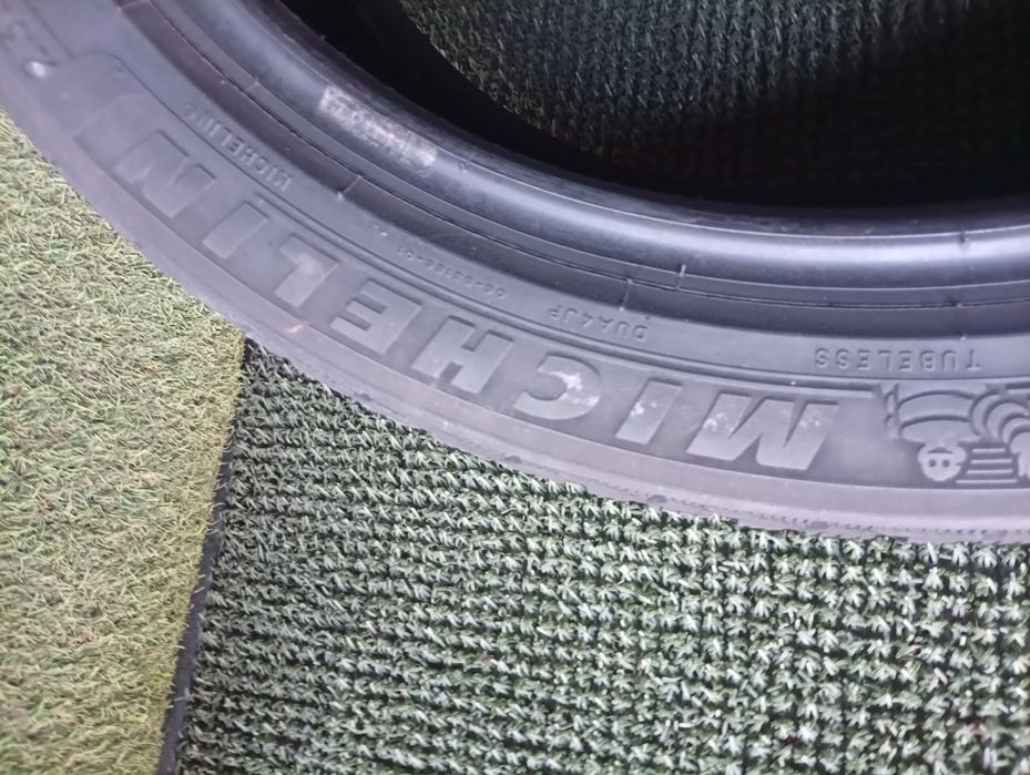 235 45 20 Michelin  m+s