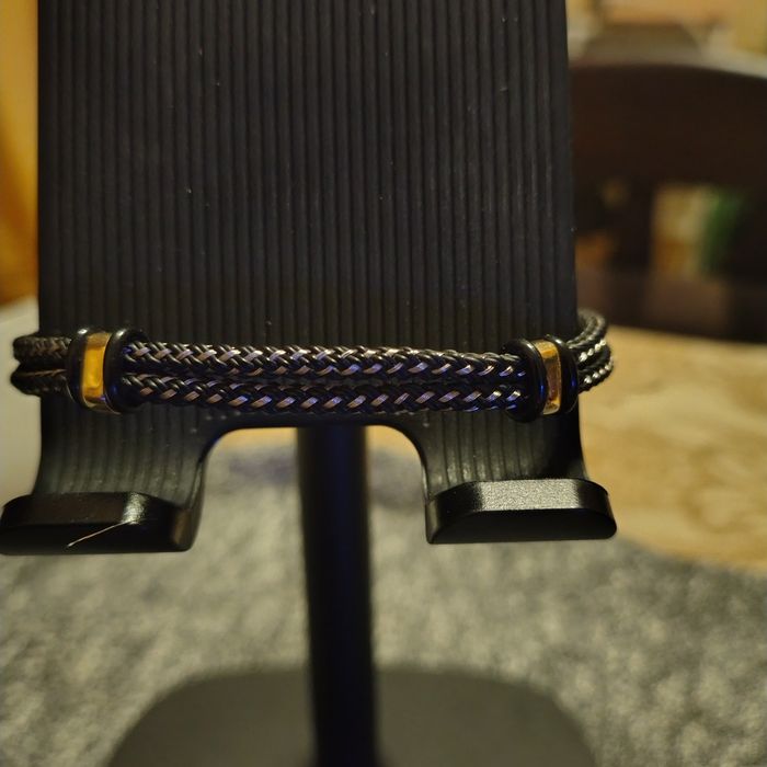 Златна гривна котва