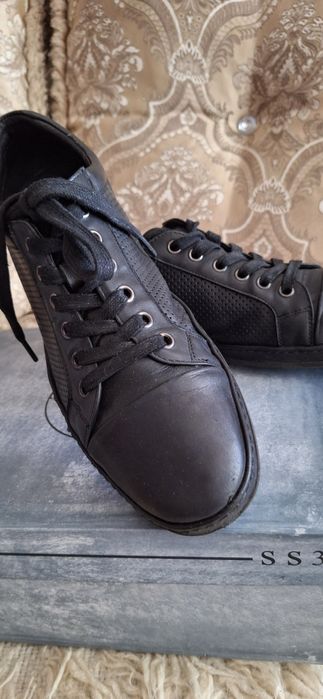 Продам туфли на мальчика 40 размер