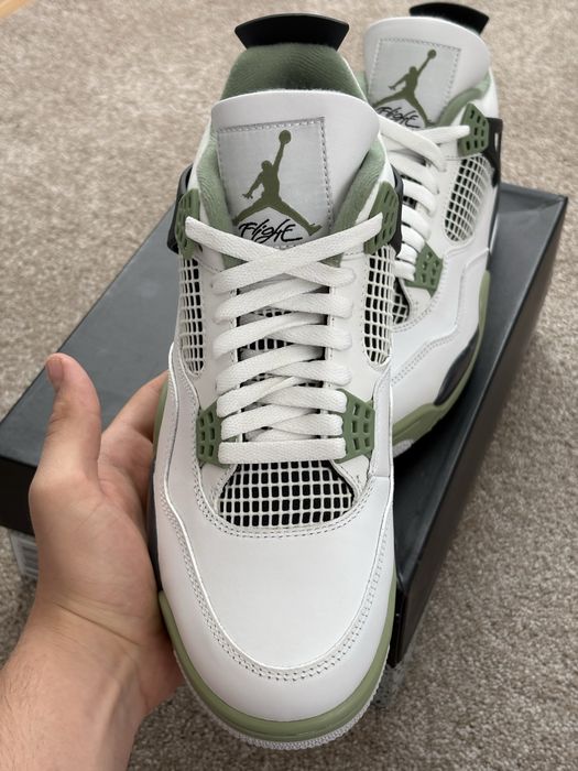Jordan 4 olive 41 / 42.5 full box