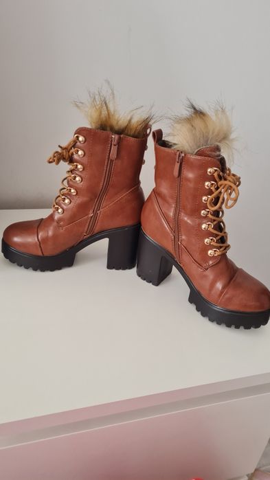 Ghete îmblanite cu blană damă cu toc gros maro marimea 37