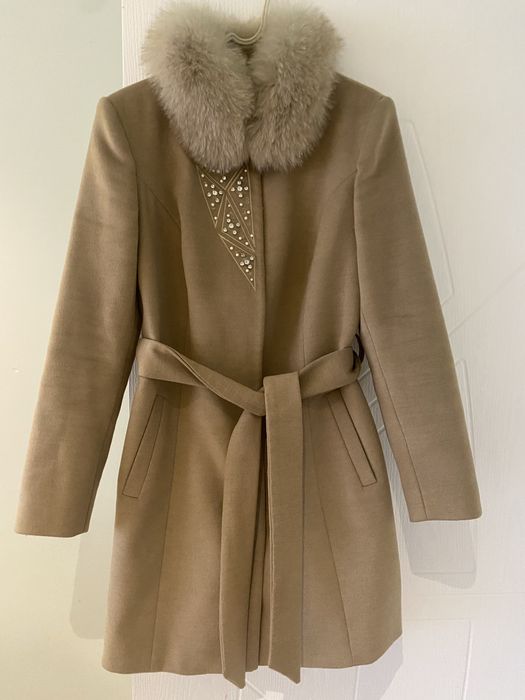 Палто с естествена яка