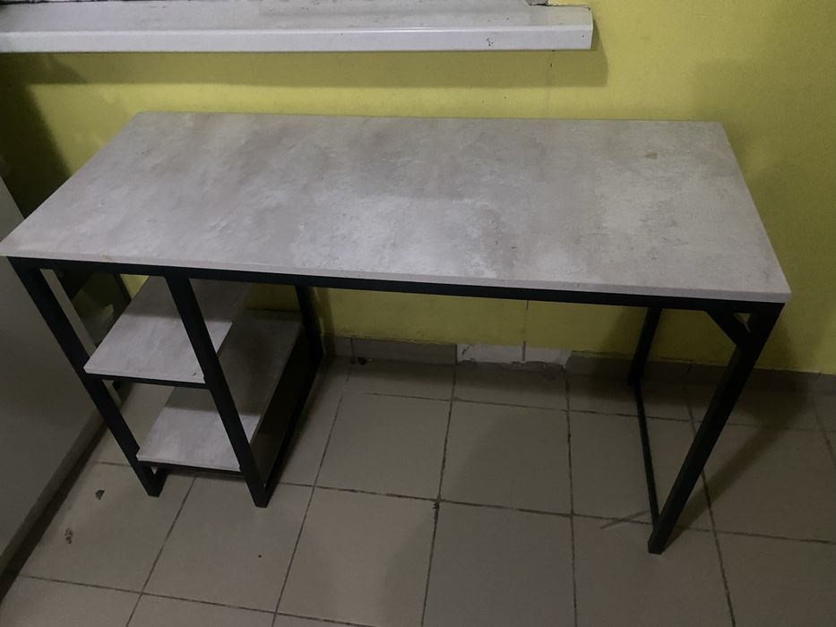 Стол в хорошем состоянии