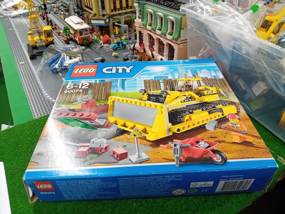 Lego City 60074
Buldozer Lego City 60074, +6 ani, Lego. 
În stare foar