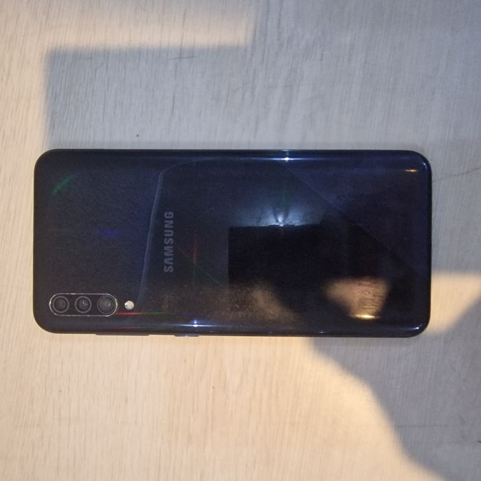 Продам Samsung galaxy A30s.