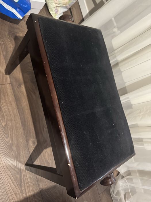 Стол за пиано /естествено дърво изключително удобен