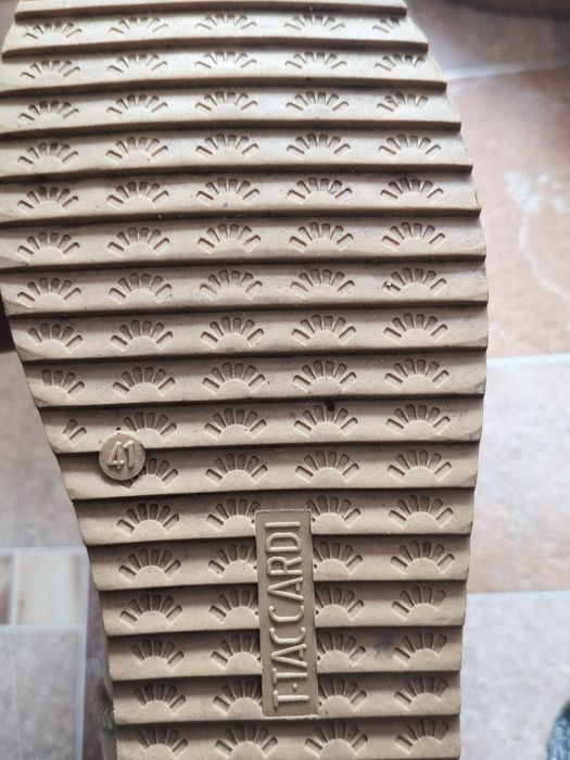 Разные обуви прадаём