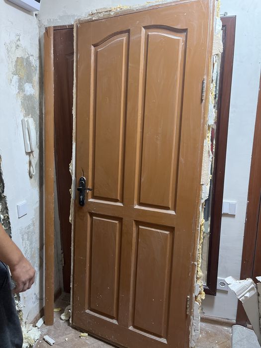 Дверь 5000тг заберитеее кому надооо