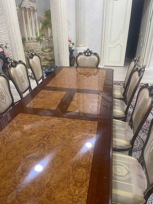 Стол на 12 посадочных мест