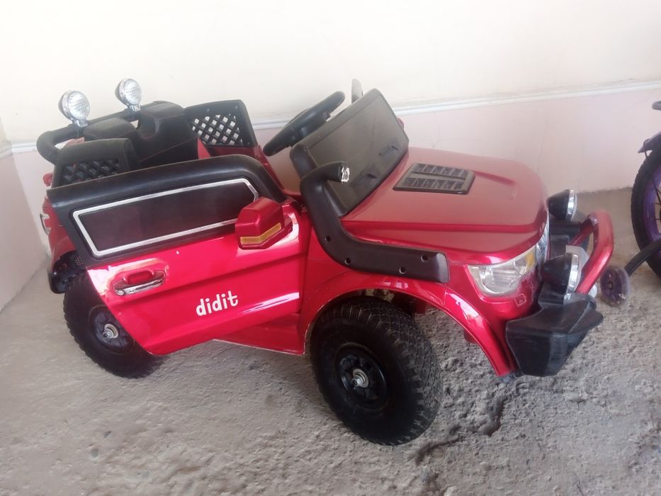 Болалар машинаси сотилади янги хамма нарсаси бор куп хайдамаган