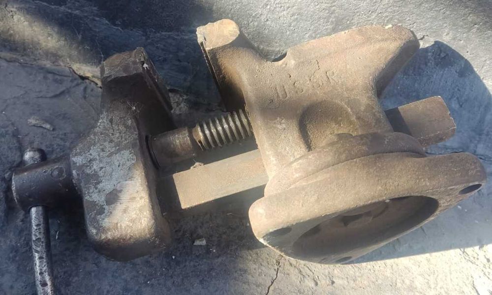 Продам Тиски Советского производства.