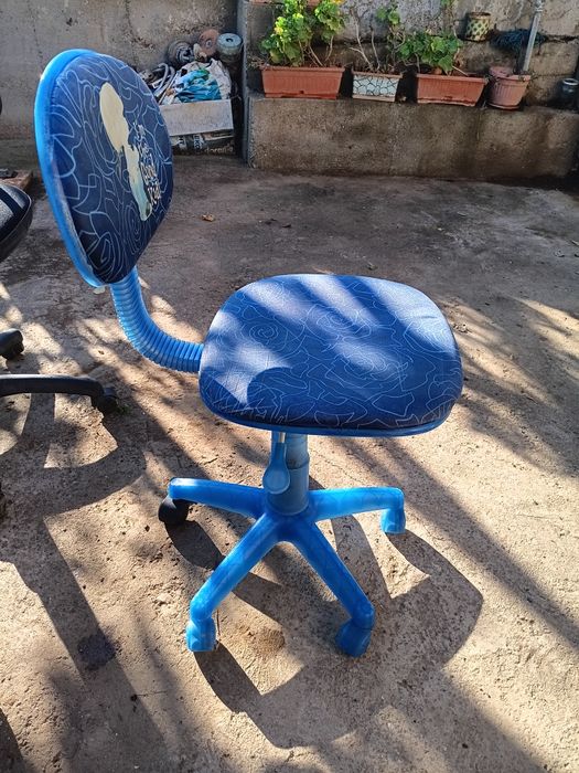 Продавам офис столове