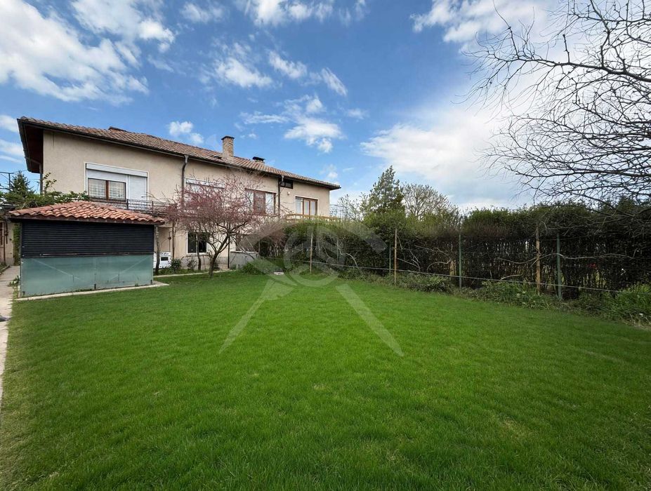 Двуетажна къща в с. Скутаре 92455