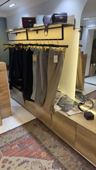 Продается стелажи для магазина одежды срочно , стилаж вешалка