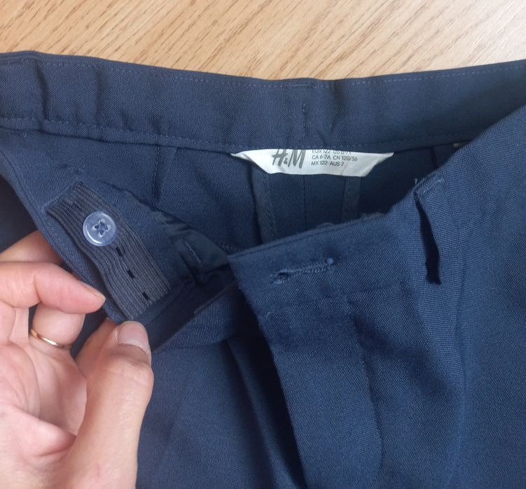 Официален къс панталони и риза с папионка, риза с коледна вратовъзка