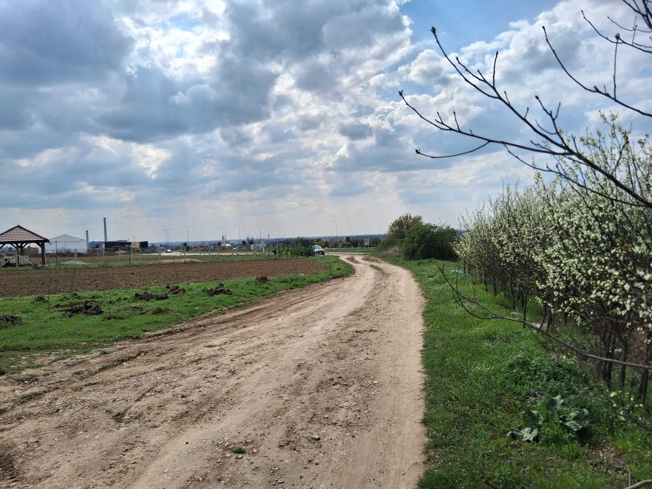 Teren casa in Episcopia Bihor suprafata 1000 mp , dublu front stradal , utilitati , intre case locuite