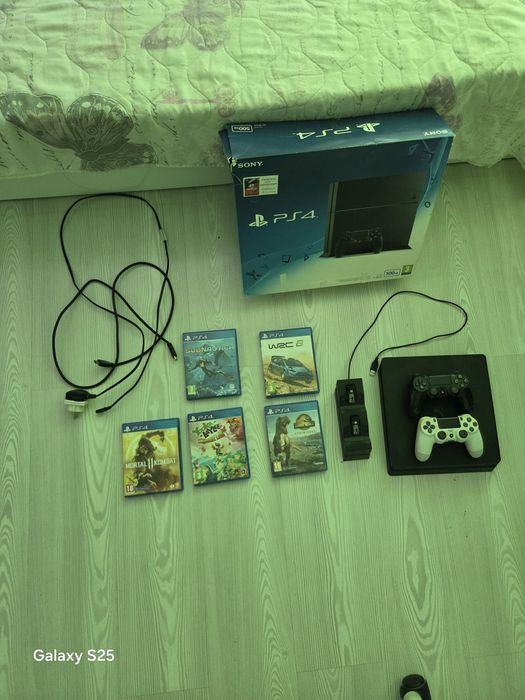 Продава се PS4 slim