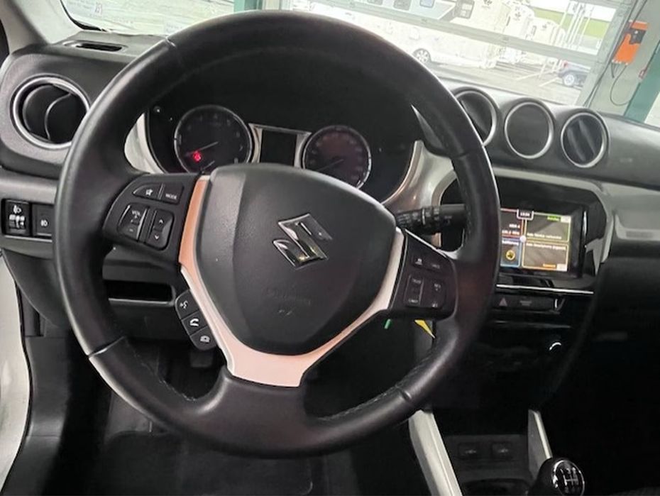 Suzuki Vitara Само На Части