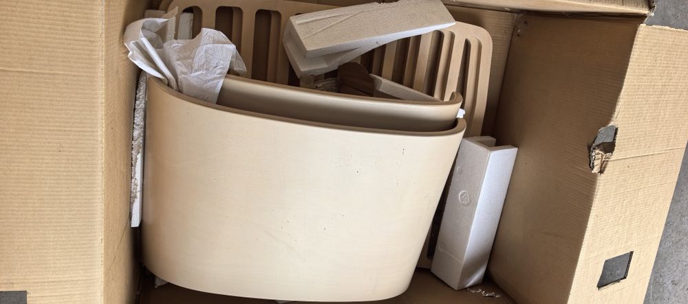 Pătuț bebe și masa de infasat