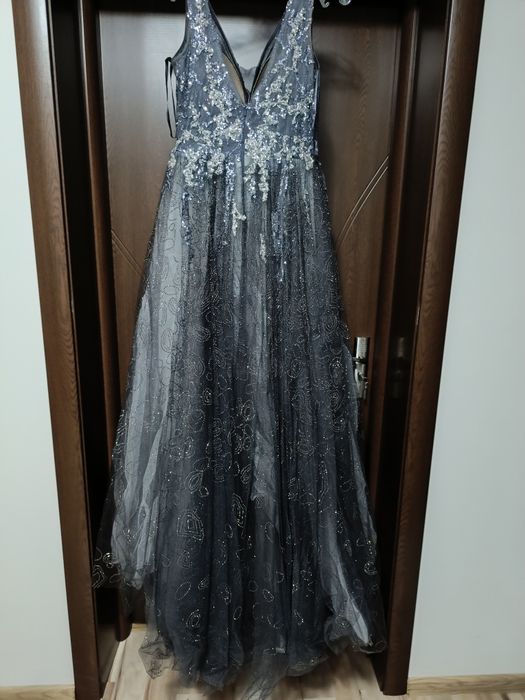 Уникална официална рокля няма забележки по нея, размер ХС