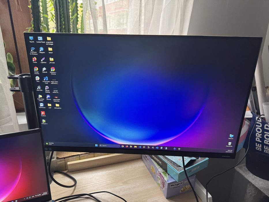 Monitor Samsung 27” cu suport birou