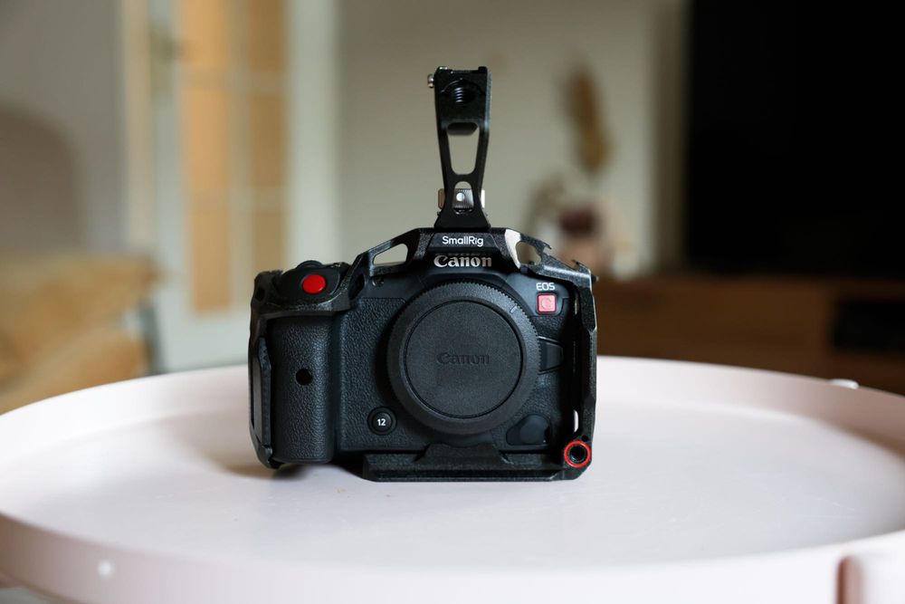 Камера Canon EOS R5 C пълен комплект със Smallrig cage, V-Mount Battery Kit,SanDisk Extreme Pro CFexpress 512GB