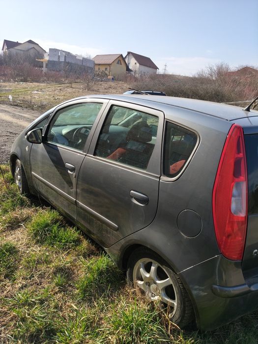 Vând Mitsubishi Colt 2005
