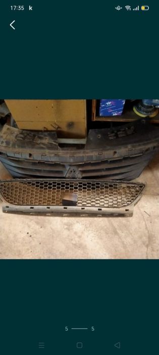 Продам решетки в бампер на логан 1 оригинал