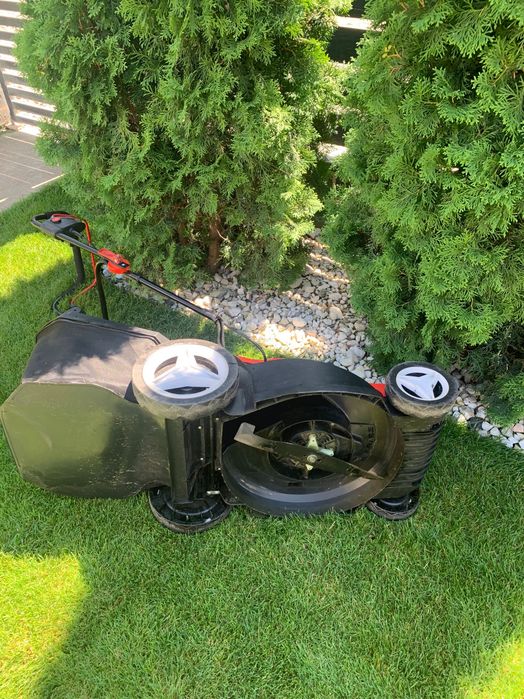 Macină de tuns iarba electrică
