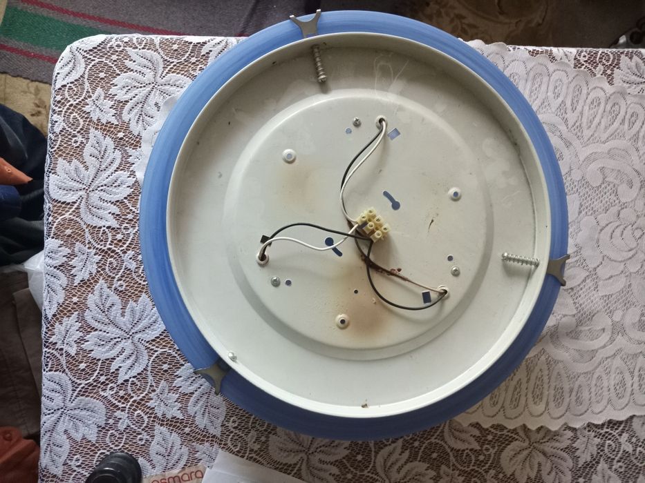 Plafoniera cu capac albastru