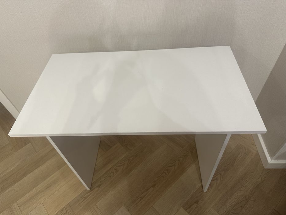 Письменный стол белый
