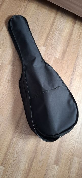 Продам акустическую гитару