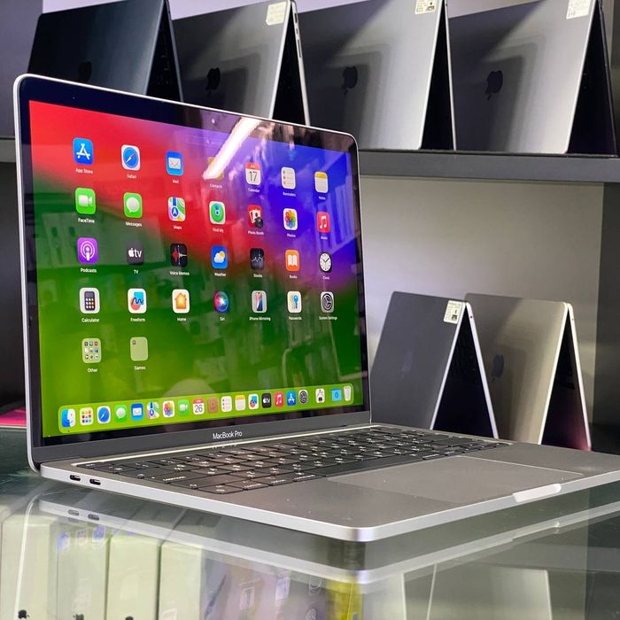 MacBook Pro M2  2022 yil