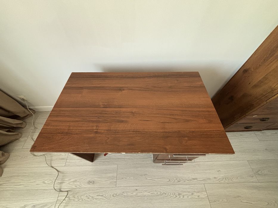 Продам компютерный стол и шкаф