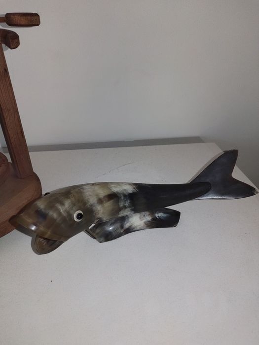 Продавам поставка за вино и чаши