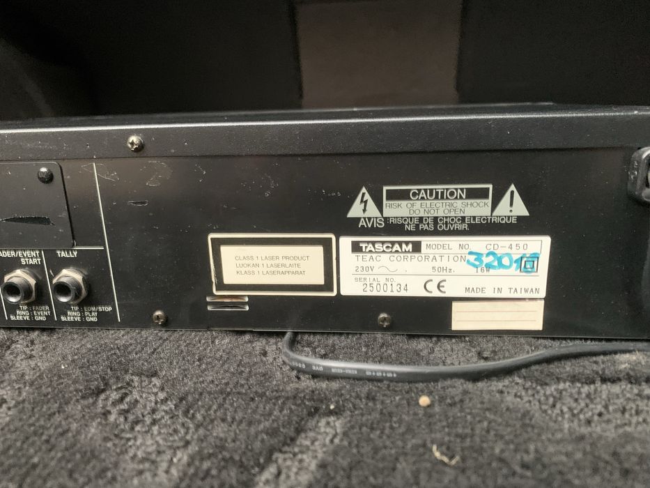 Проигрыватель Cd . Tascam CD-450.