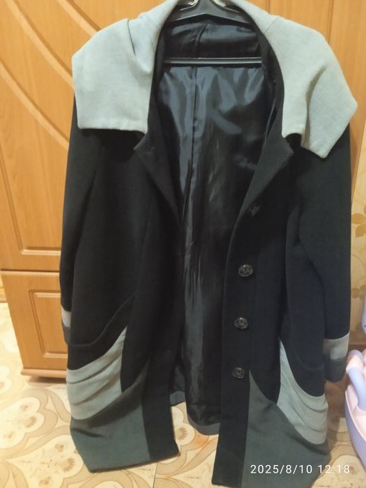 Продам пальто демисезонное. Б/у. Цена_3000.