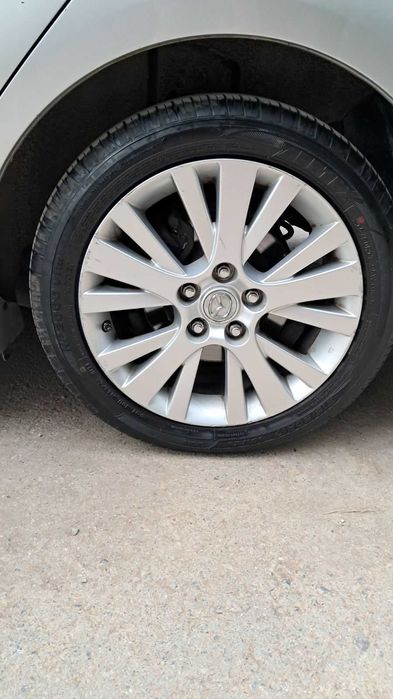 Продавам комплет джанти и гуми оригинални Mazda 17 ки