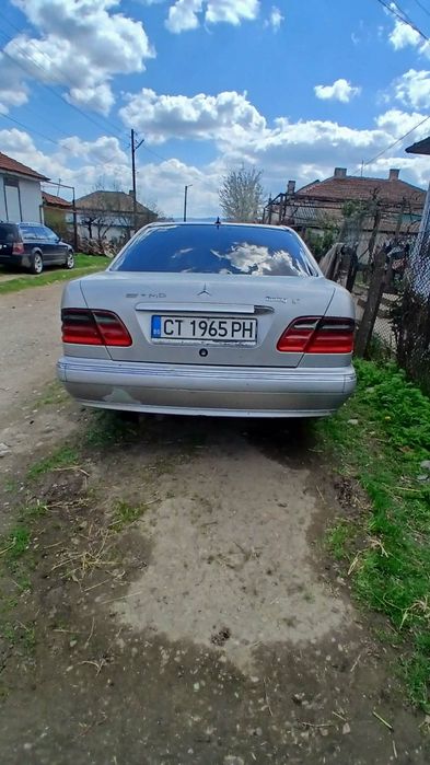 Mercedes  E  320  W 210