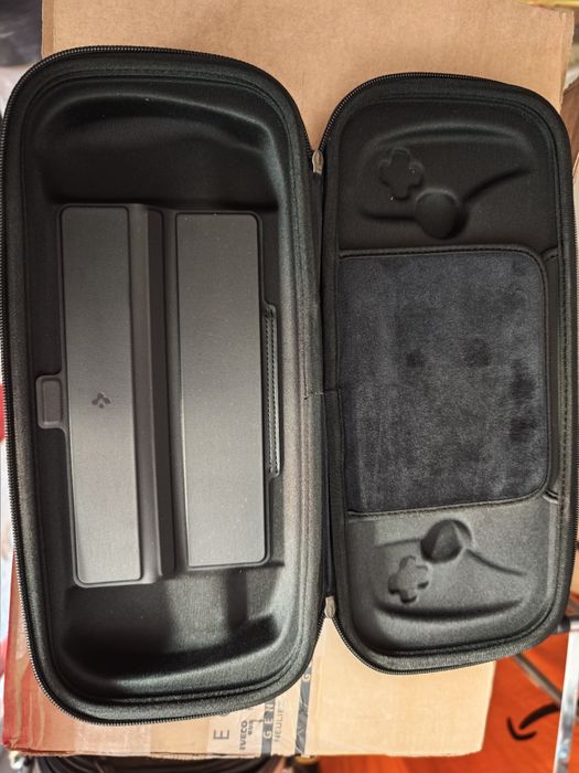 Husă rigidă Spigen  pentru PlayStation