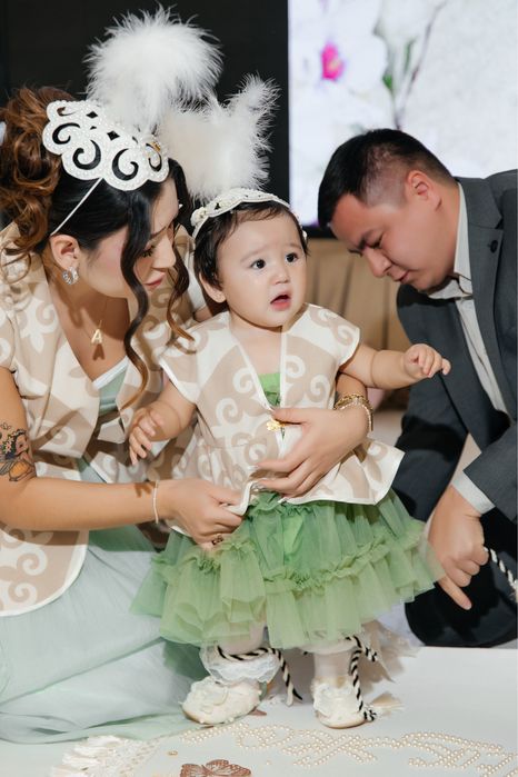 Продам парный камзол , в подарок шапочки