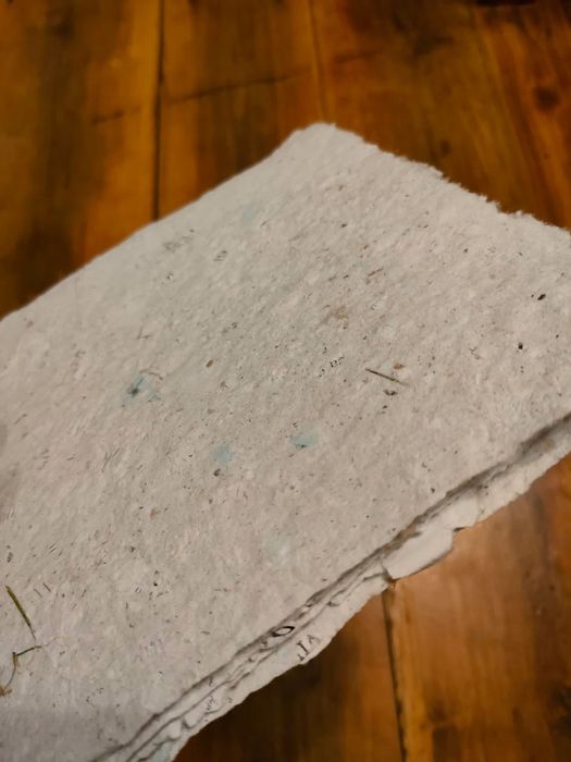 Hârtie manuală reciclată