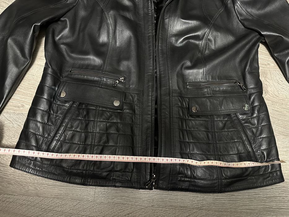 Geaca neagra de piele naturala