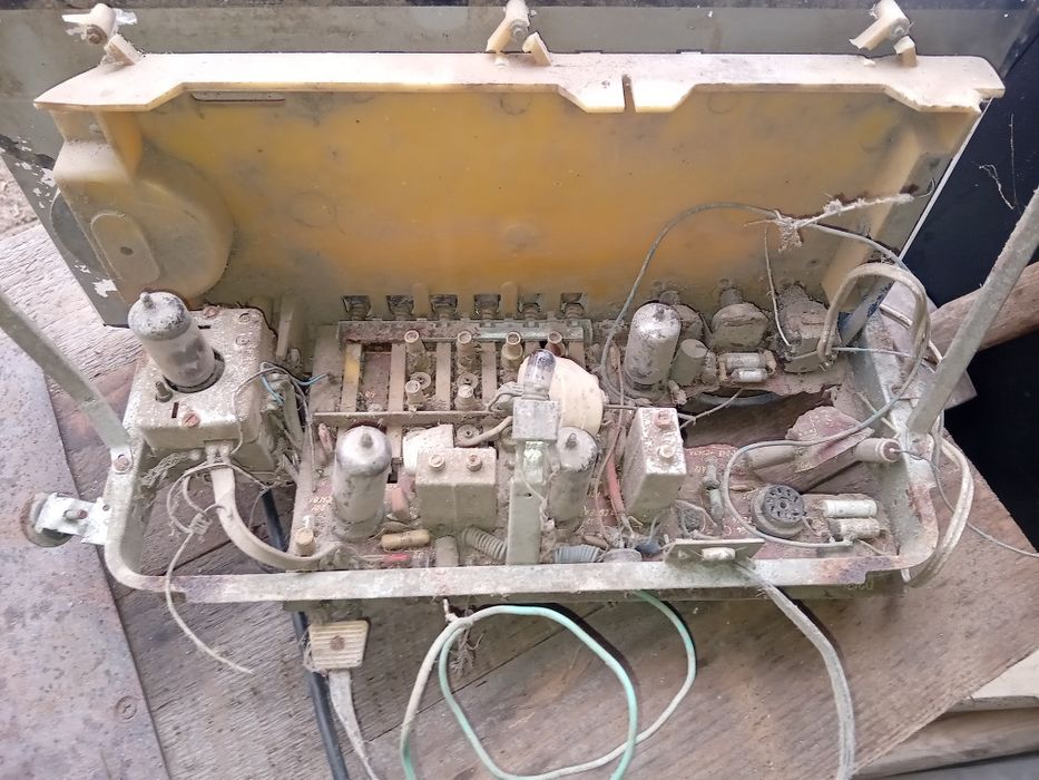 Pentru piese ,lămpi, colectionari